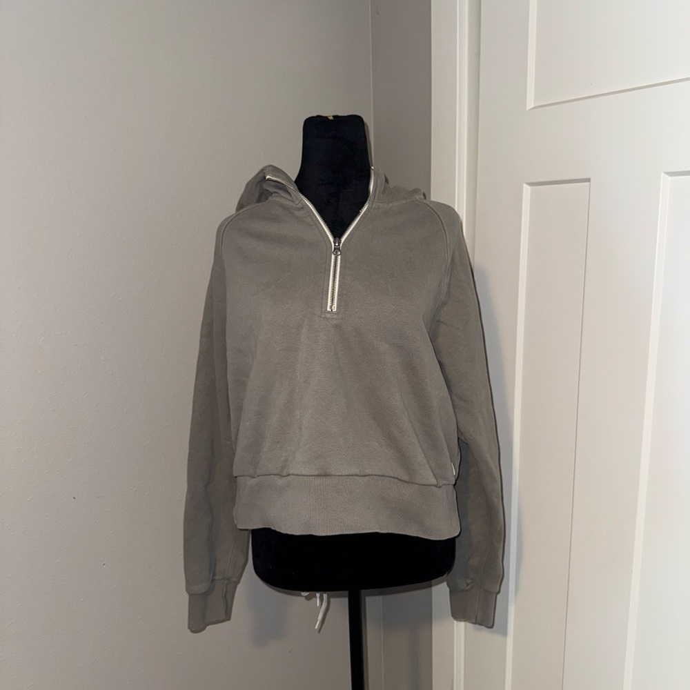 Vuori Women’s Quarter Zip Slate Medium